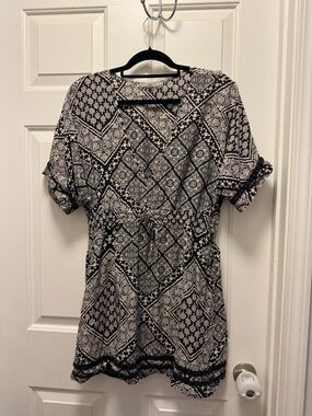 Athleta Black and White THIN V-Neck Tunic or Cover Up